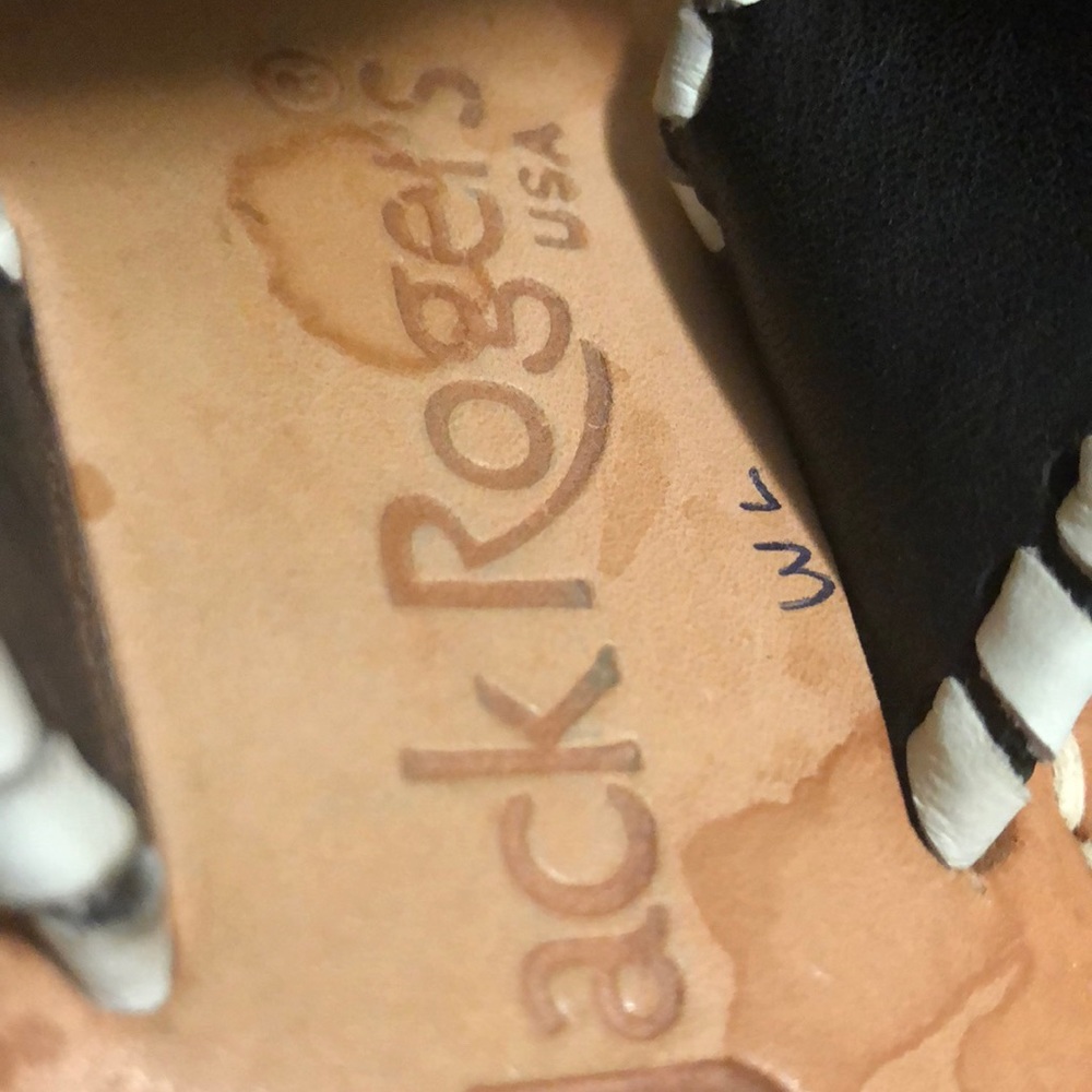 Jack Roger’s black and white icon slippers - Picture 4 of 7